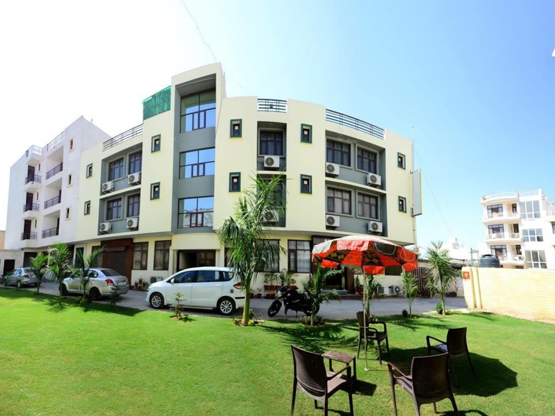 Hotel Olive & Blue - Govt Approved Hotel Near Delhi Airport Nuova Delhi Esterno foto